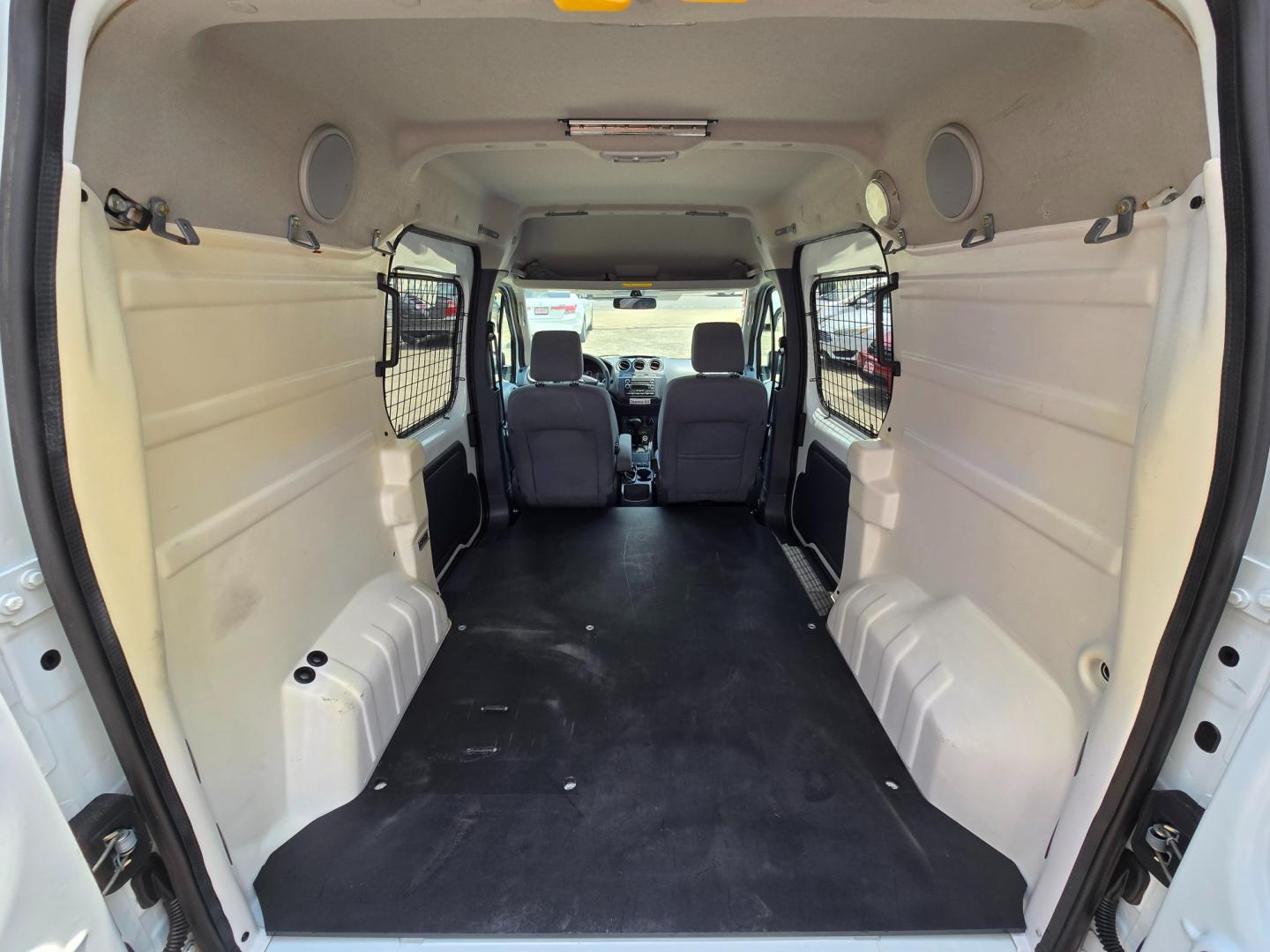 2013 WHITE /BLACK Ford Transit Connect XLT Wagon (NM0KS9BN5DT) with an 2.0L L4 DOHC 16V engine, 4-Speed Automatic transmission, located at 503 West Court, Seguin, TX, 78155, (830) 379-3373, 29.568621, -97.969803 - Photo#6